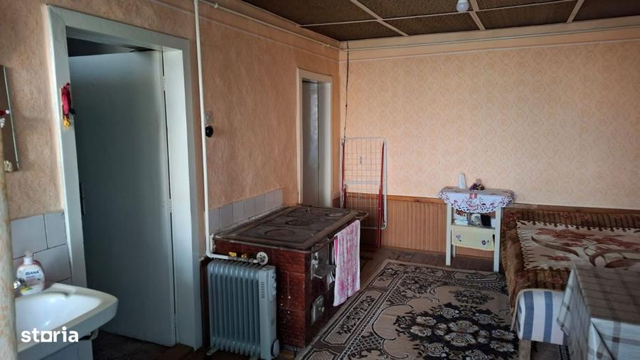 Casă cu 3 camere cu Teren 3600 Mp în Central