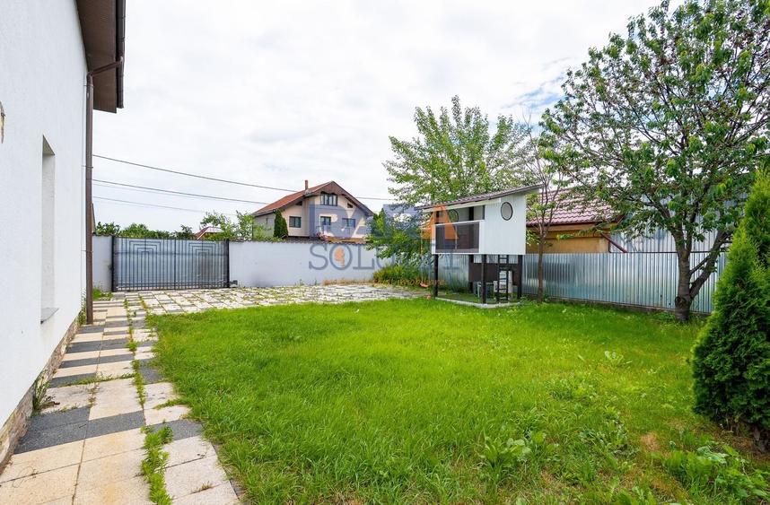 Casă individuală cu 5 camere cu Canalizare în Est