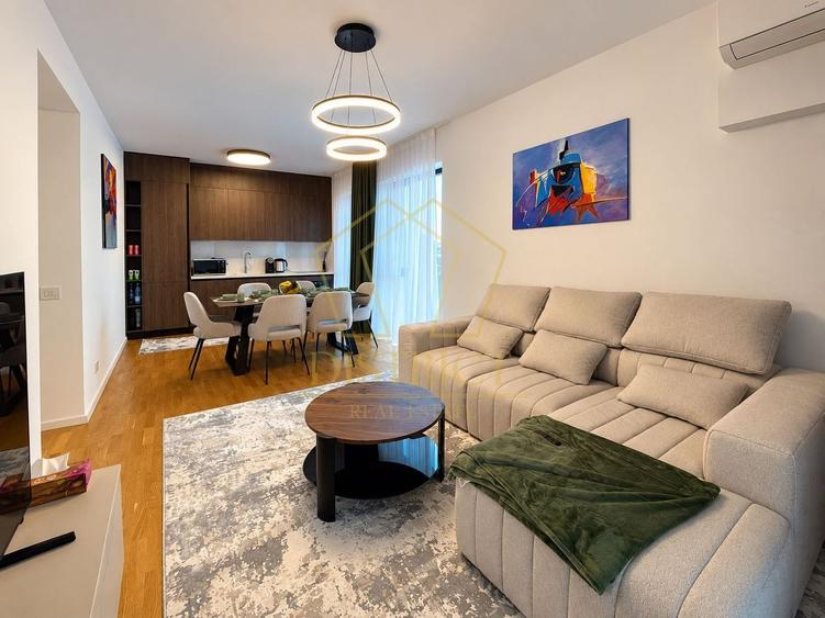 Apartament cu 3 camere decomandat, mobilat în Central