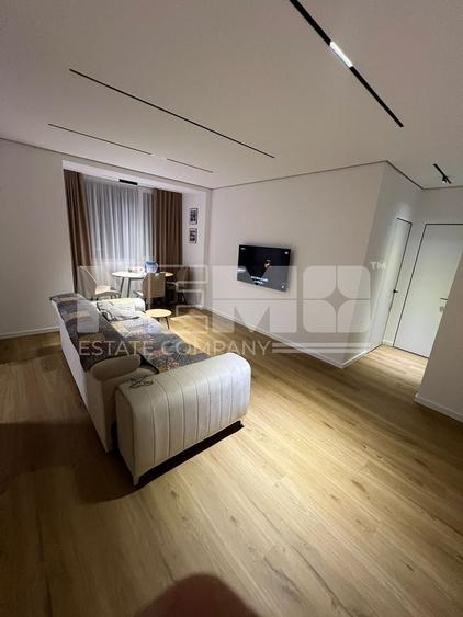 Apartament cu 3 camere semidecomandat, mobilat în Ultracentral