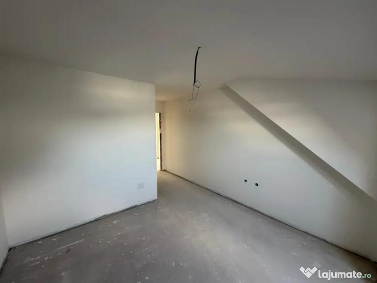 Apartament cu 3 camere decomandat în Florești