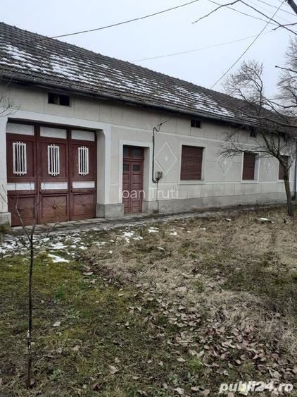 Casă cu 6 camere în Sacu
