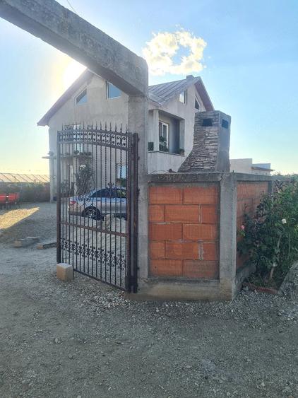 Casă cu Teren 476 Mp în Dobreni