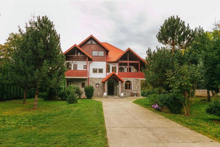 Casă cu 6 camere cu Teren 2182 Mp în Calea Moroieni
