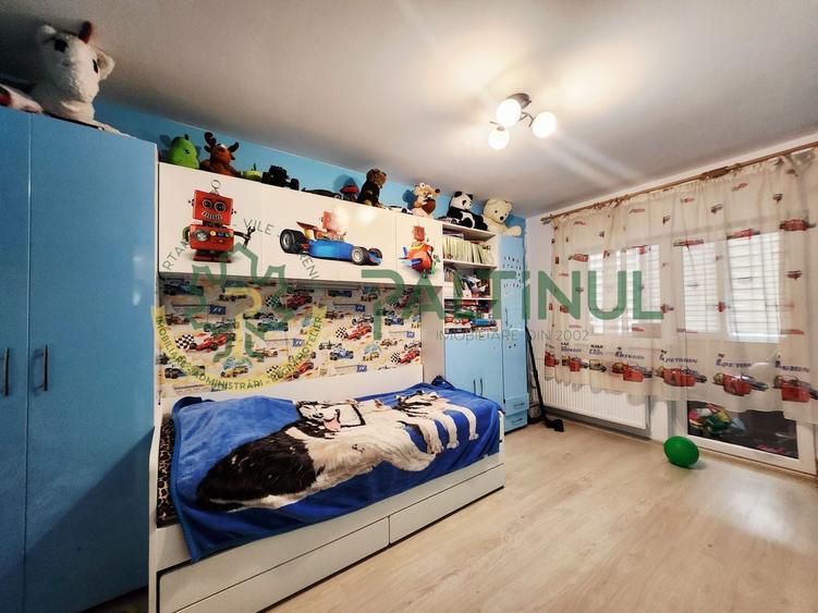 Apartament cu 3 camere decomandat, mobilat în Periferie