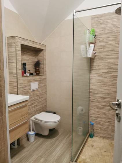 Casă cu 5 camere cu Teren 390 Mp în Brănești
