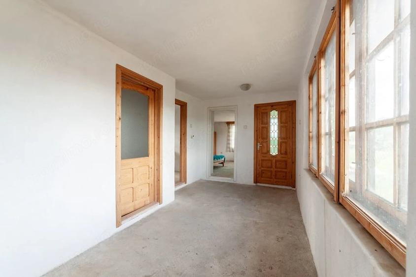 Casă cu 5 camere cu Teren 1093 Mp în Domnești