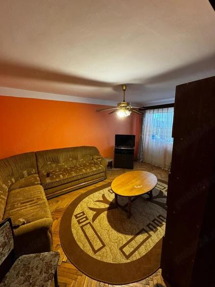 Apartament cu 3 camere decomandat în Crihala