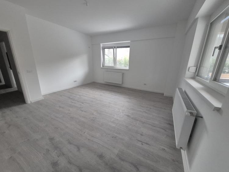Apartament cu 2 camere decomandat în Nicolina