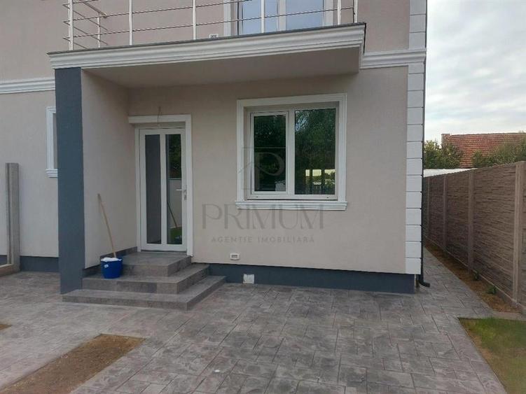 Duplex cu 4 camere cu Canalizare în Utvin