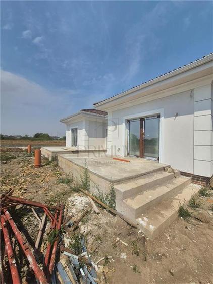 Duplex cu 3 camere cu Canalizare în Moșnița Nouă