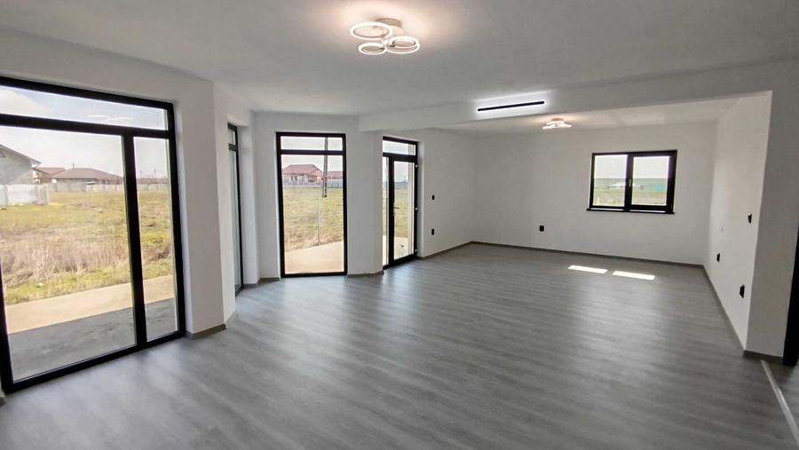 Casă cu 4 camere în Ghercești