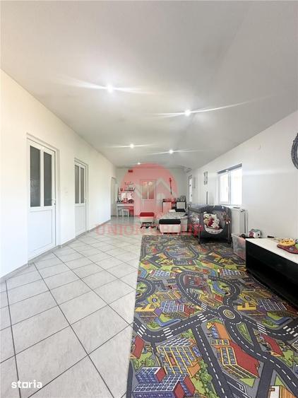Casă cu 8 camere cu Teren 624 Mp în Valu lui Traian