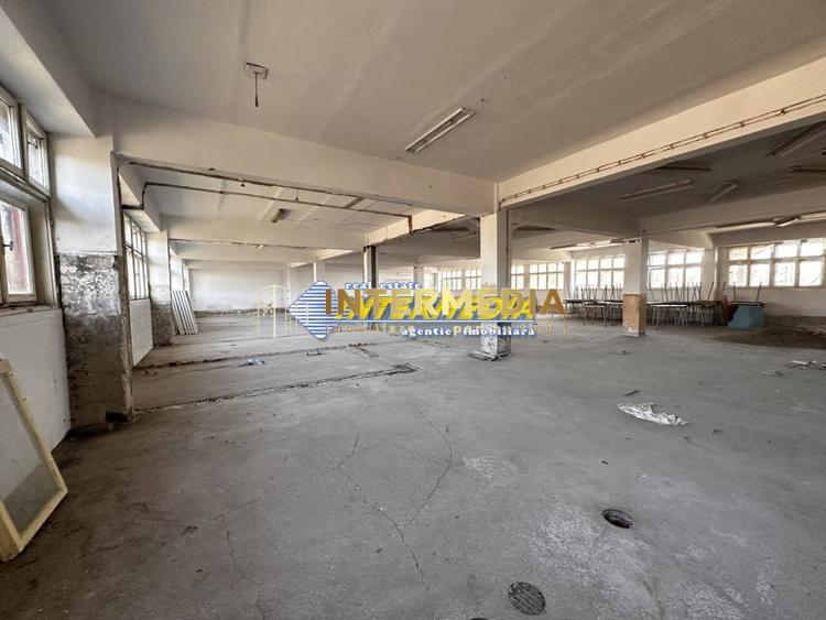 Spațiu comercial, de 1,270 mp, în Bărăbanț