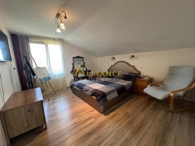 Casă individuală cu 7 camere cu Teren 400 Mp în Central