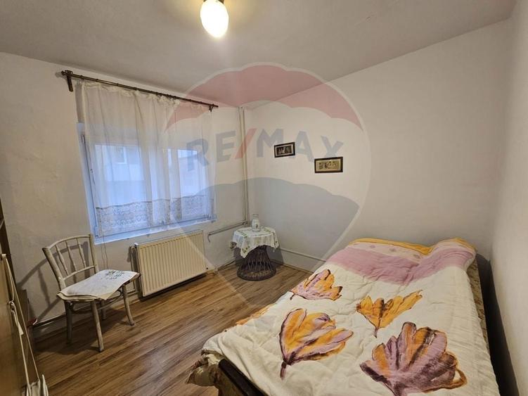 Apartament cu 6 camere decomandat în Central