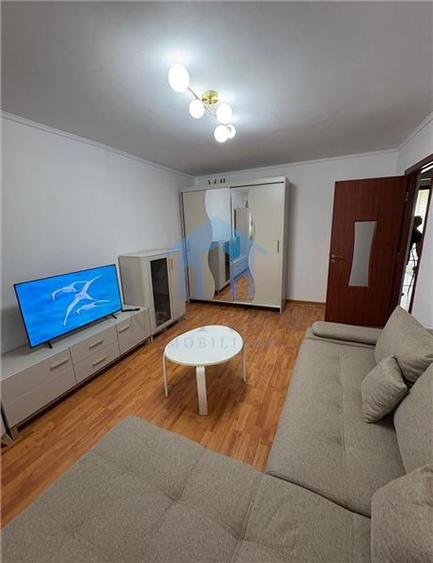 Apartament cu 3 camere decomandat în Între Lacuri