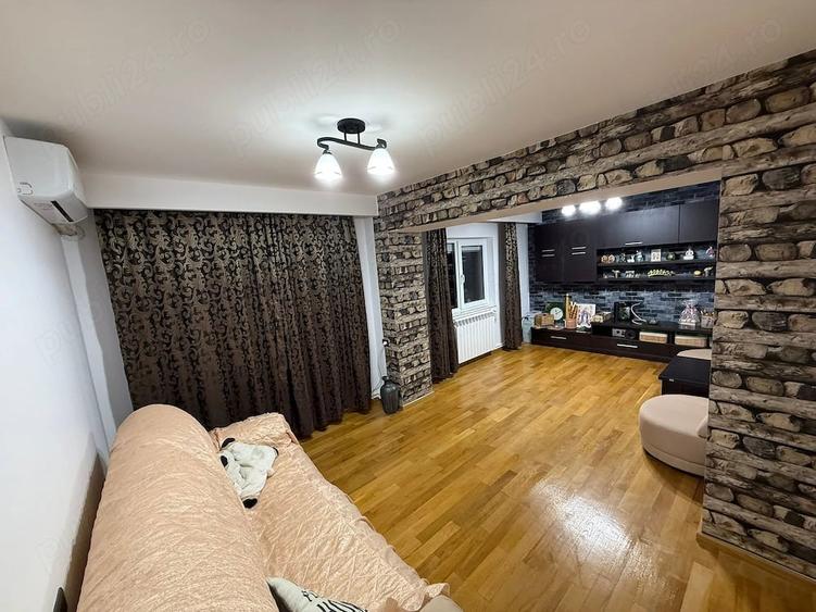 Apartament cu 3 camere decomandat în Exterior Vest