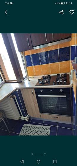Apartament cu 3 camere semidecomandat în Debarcader