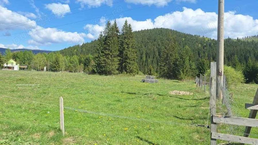 Teren de 2100 mp, în Comandău