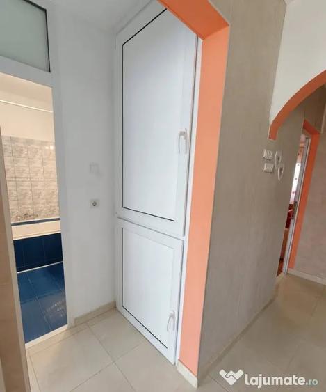 Apartament cu 3 camere decomandat în Triaj