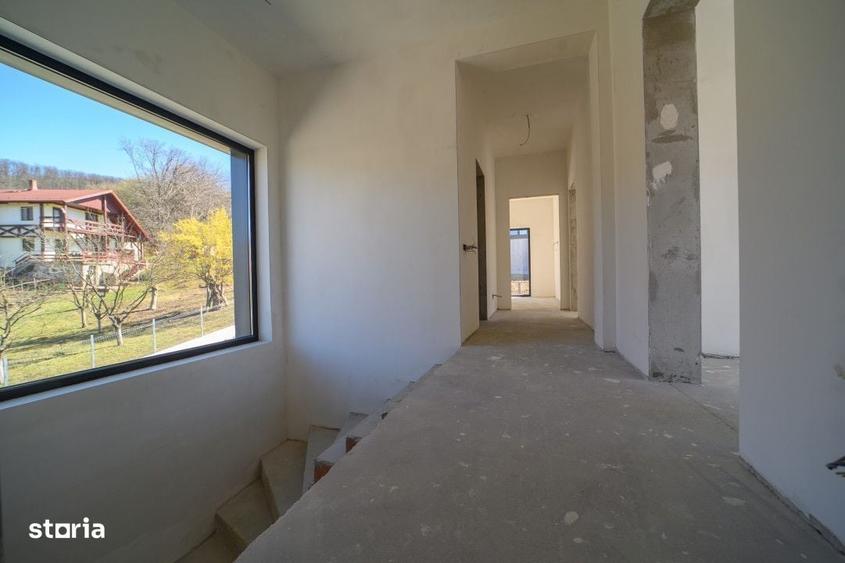 Casă cu 4 camere în Stana