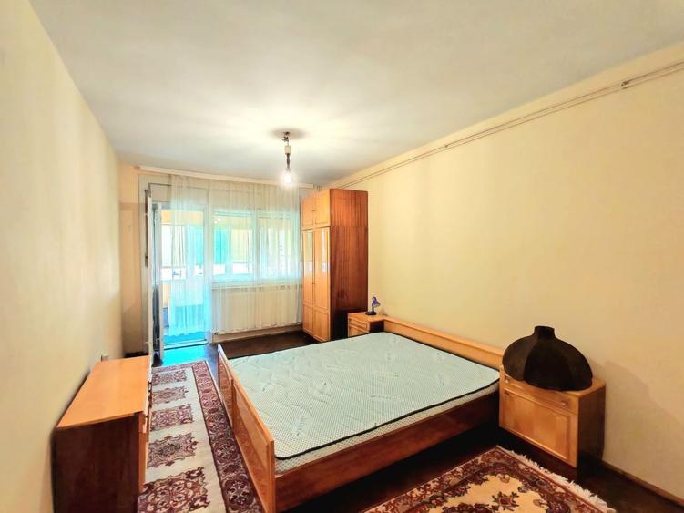 Apartament cu 3 camere semidecomandat, mobilat în Complex Studențesc