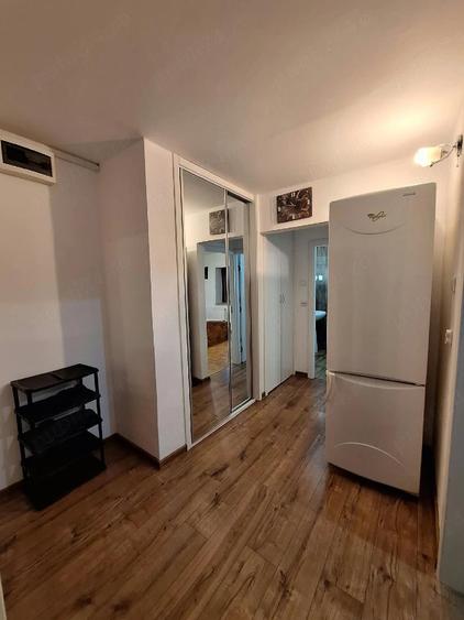 Apartament cu 2 camere decomandat în Micro 20