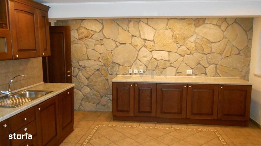 Apartament cu 4 camere în Capitale