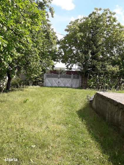 Teren de 1150 mp, în Podu Roș