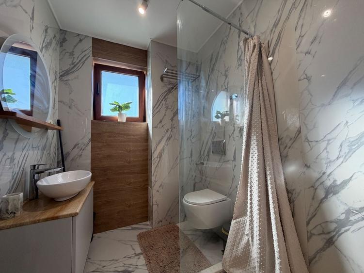 Apartament cu 2 camere semidecomandat, mobilat în Faleza Nord