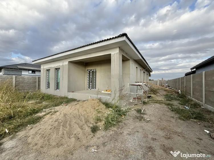 Casă cu 4 camere cu Teren 533 Mp în Sânmihaiu Român