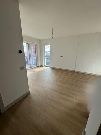 Apartament cu 3 camere semidecomandat, mobilat în Mărăști — fotografia 2