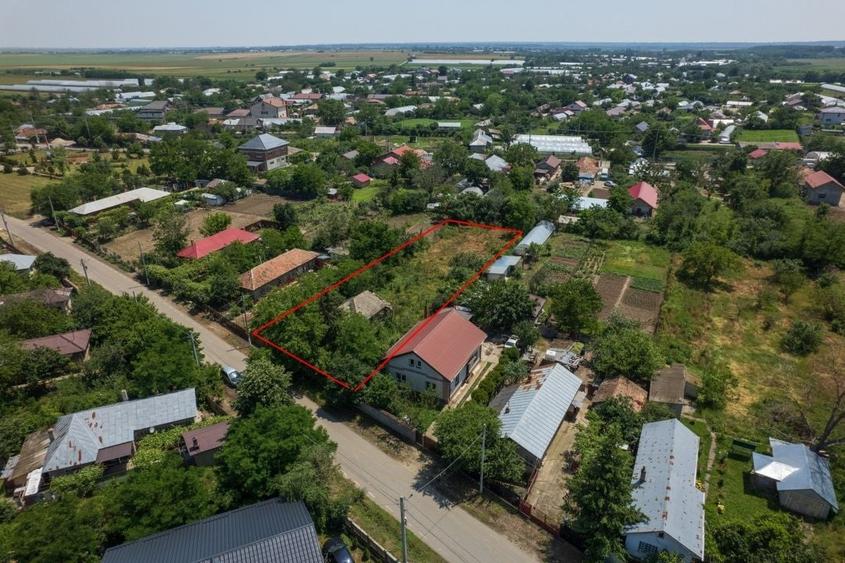 Teren Construcții intravilan de 1158 mp, în Vărăști
