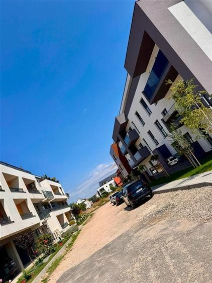 Apartament cu 2 camere decomandat în Tractorul