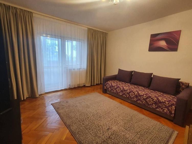 Apartament cu 2 camere decomandat în Casa de Cultură