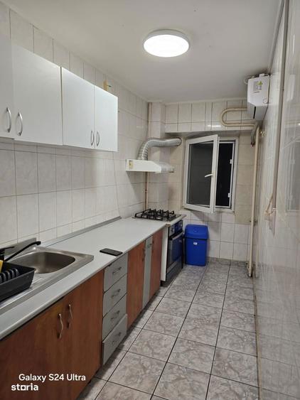 Garsonieră decomandată în Titan