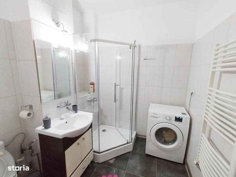 Apartament cu 3 camere decomandat în Calea București
