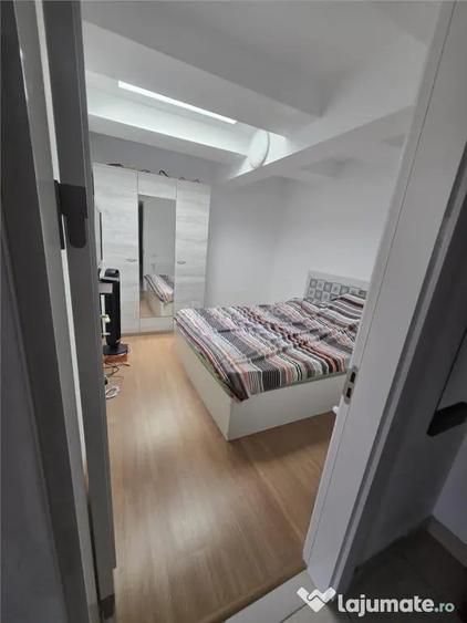 Apartament cu 2 camere semidecomandat în Tei