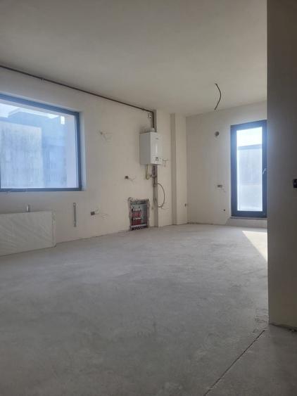 Apartament cu 3 camere decomandat în Faleza Nord