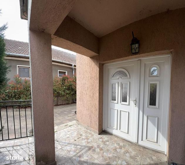 Casă cu 2 camere cu Teren 2778 Mp în Central