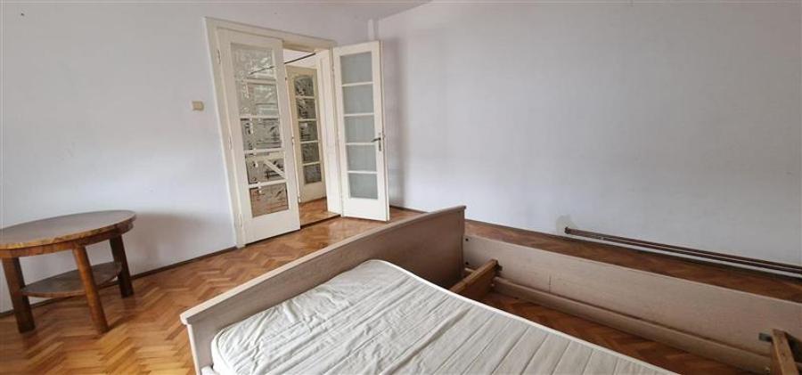 Casă individuală cu 10 camere cu Canalizare în Muncitoresc