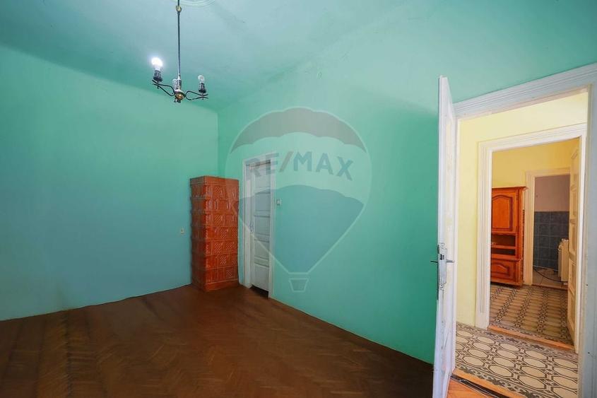 Apartament cu 3 camere semidecomandat în Ultracentral