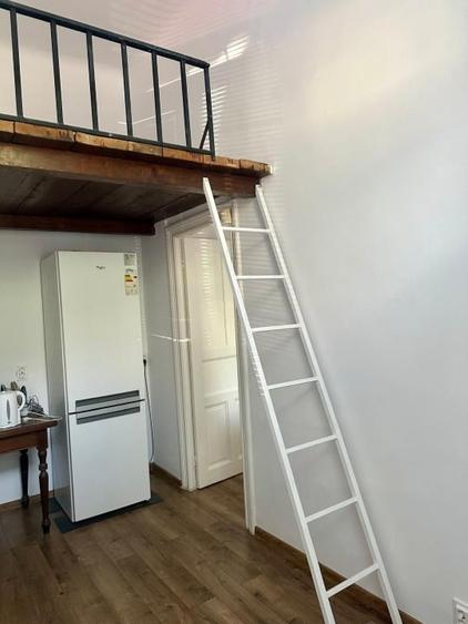 Apartament cu 5 camere semidecomandat în Cișmigiu