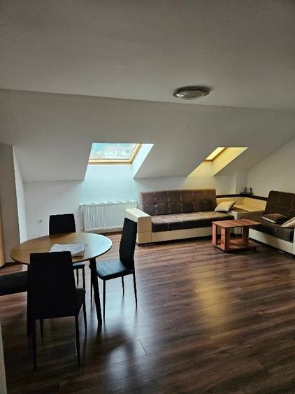 Apartament cu 3 camere semidecomandat, mobilat în Central