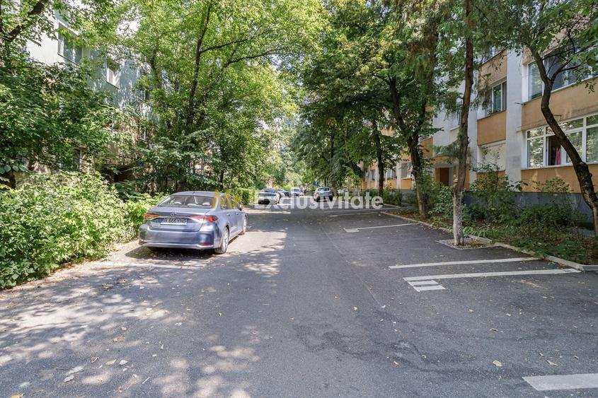 Apartament cu 3 camere decomandat în Drumul Taberei