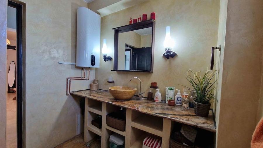 Apartament cu 3 camere semidecomandat în Decebal