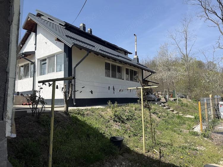 Casă cu 6 camere cu Teren 2000 Mp în Băbana