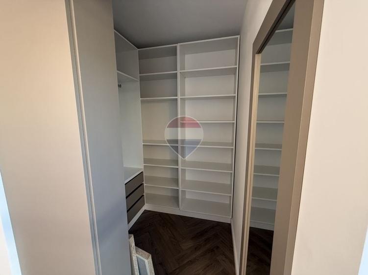 Apartament cu 3 camere, mobilat în Central
