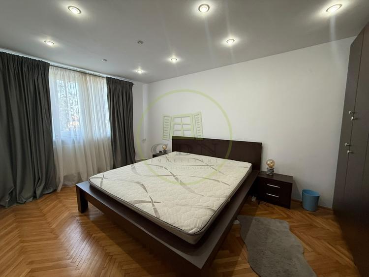 Apartament cu 3 camere decomandat, mobilat în Calea București